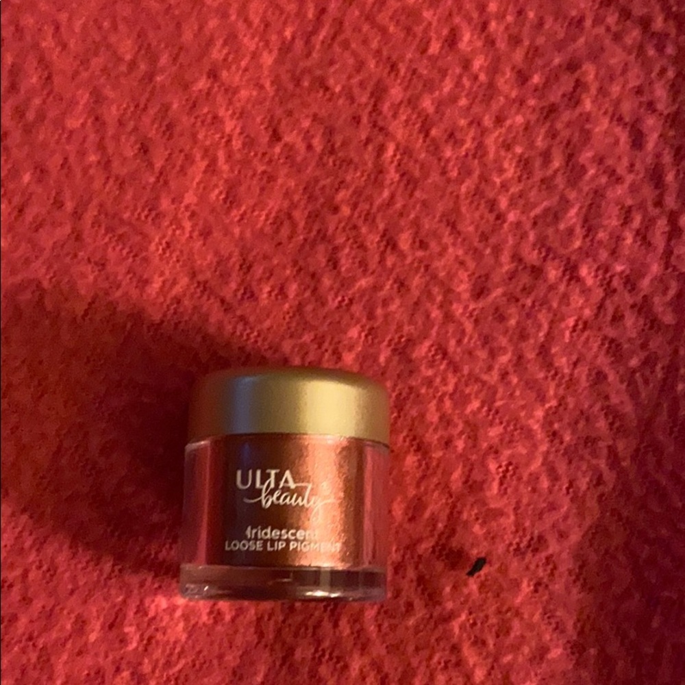 Lip pigment